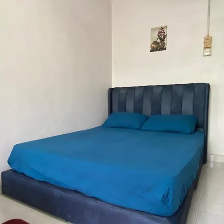 Aryaty Stay Pantai Batu Buruk Kuala Terengganu Exterior photo
