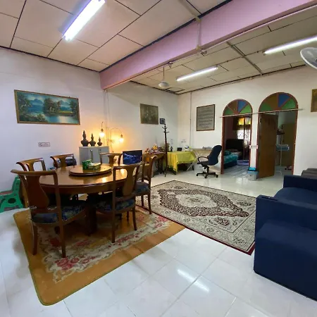 Aryaty Stay Pantai Batu Buruk Kuala Terengganu Exterior photo