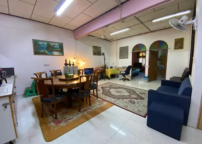 Aryaty Stay Pantai Batu Buruk Kuala Terengganu