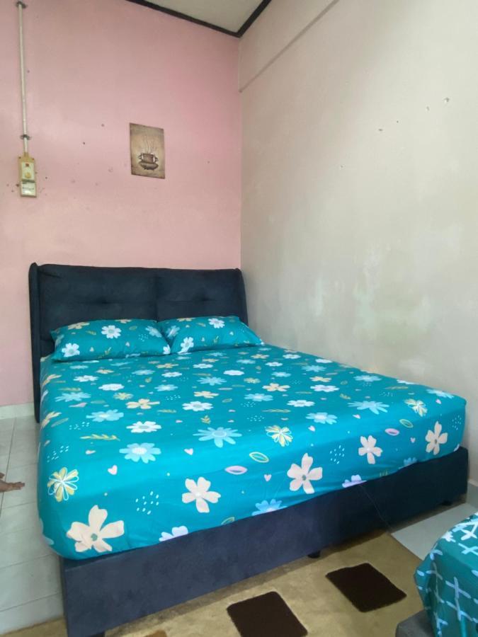 Apartment Aryaty Pantai Batu Buruk *