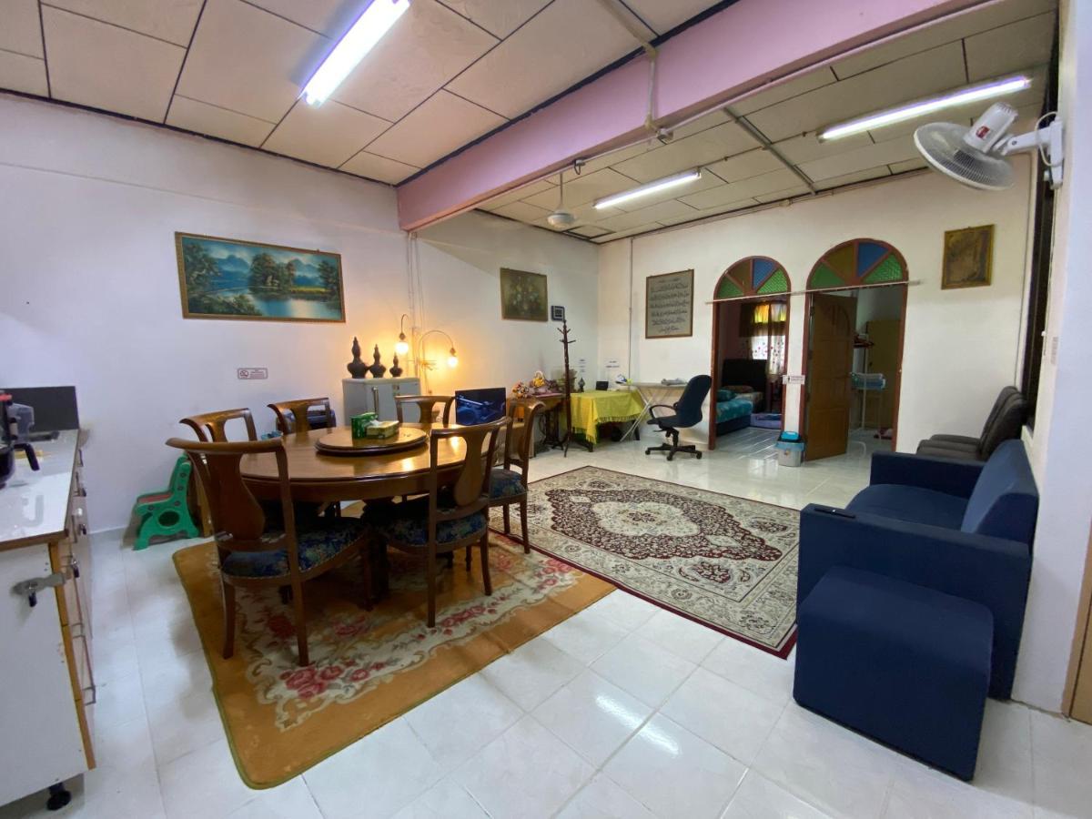 Apartment Aryaty Pantai Batu Buruk *