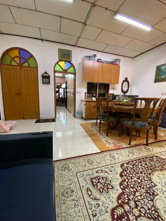 Aryaty Pantai Batu Buruk Apartment Kuala Terengganu